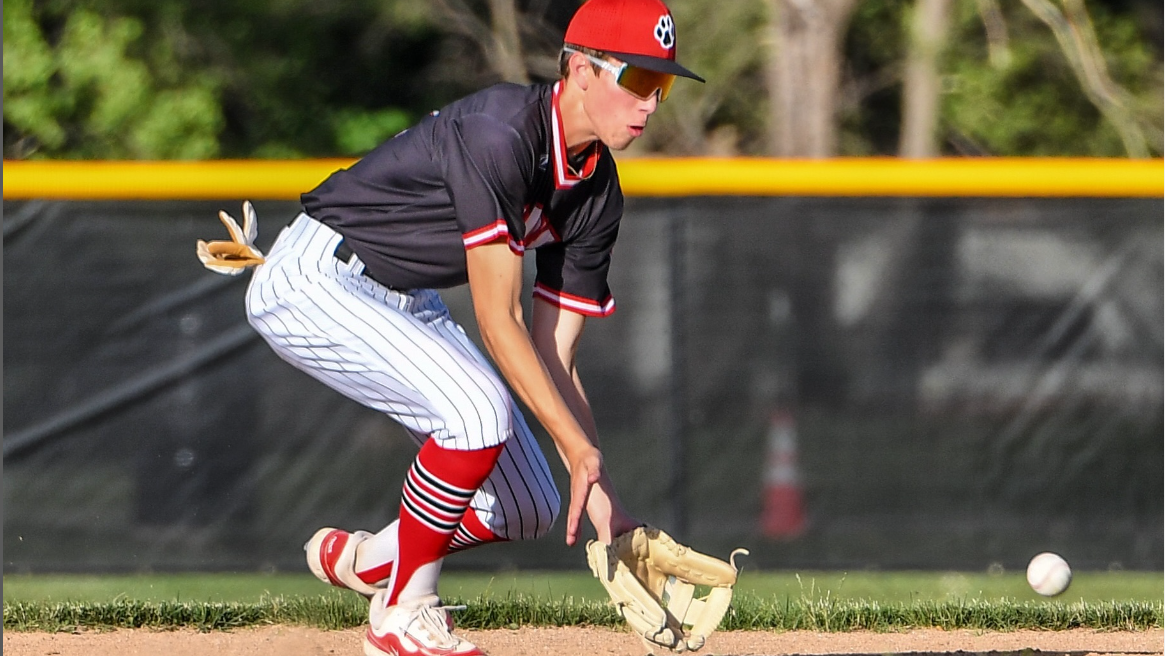 Bats Come Alive in 10-4 Victory Over Gilbert